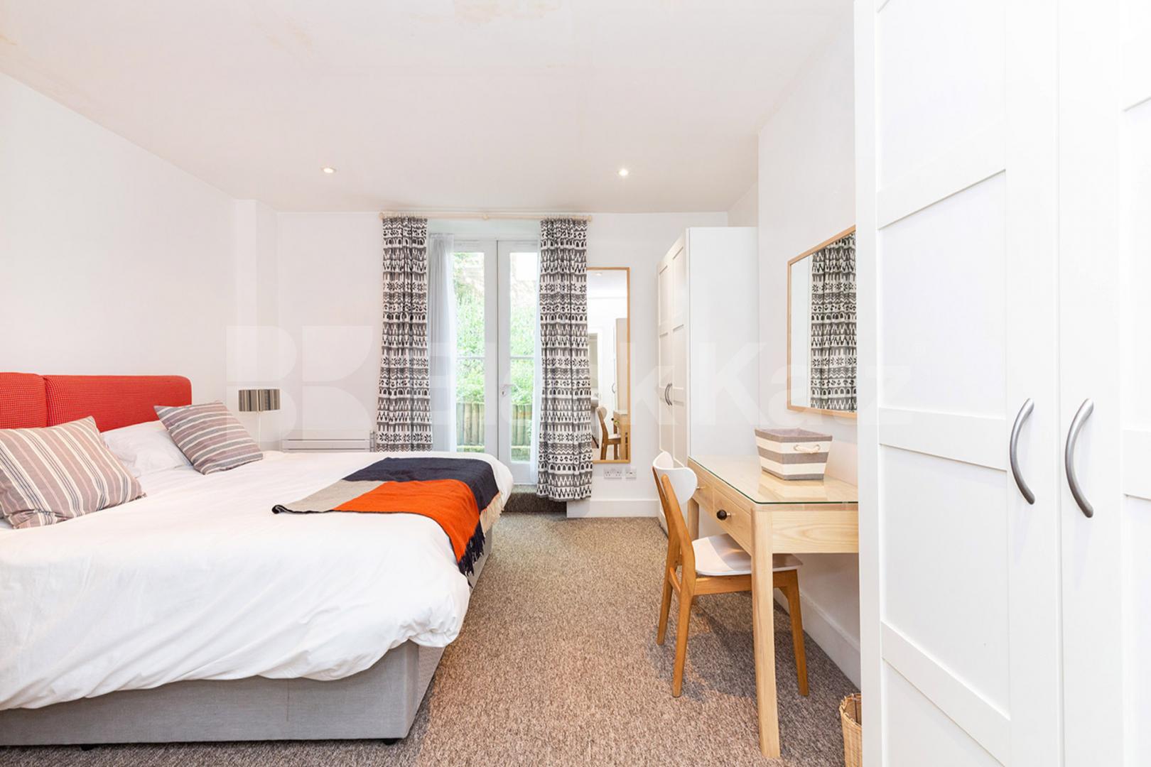Stunning 3 double bedroom apartment to rent located in the heart of Bloomsbury Gower Street , Bloomsbury